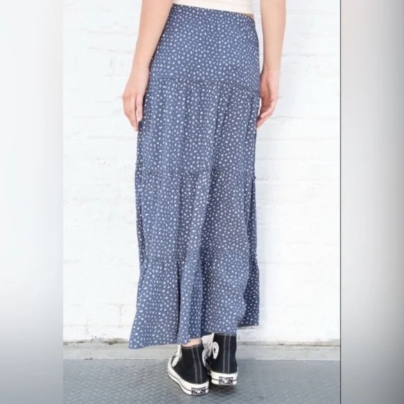 Brandy Melville - Izzy Floral Maxi Skirt in Blue & White - Picture 3 of 11